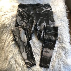 🇺🇸 ALO Yoga Leggings Small -4-6-8 :)